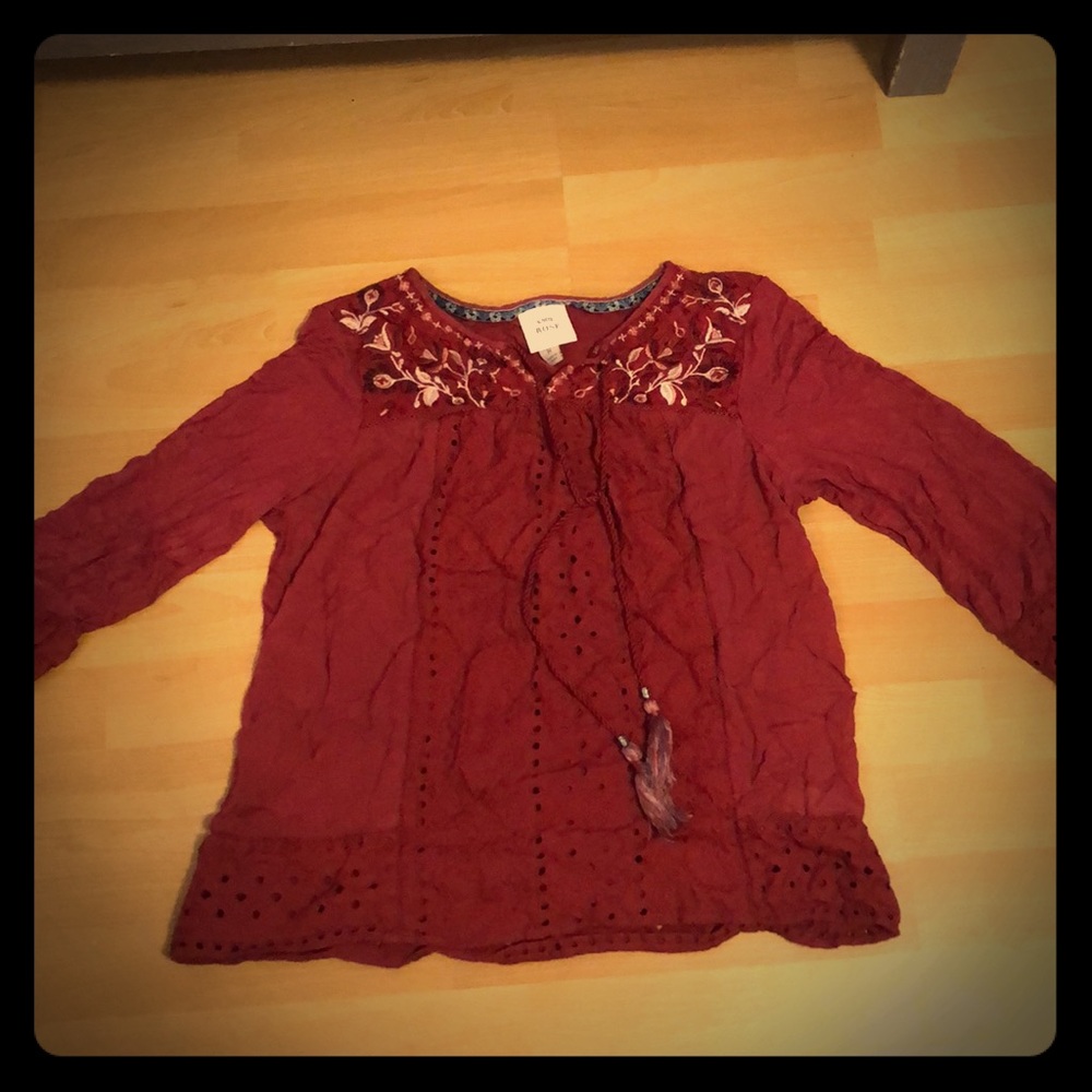 Knox Rose 3/4 sleeve shirt.